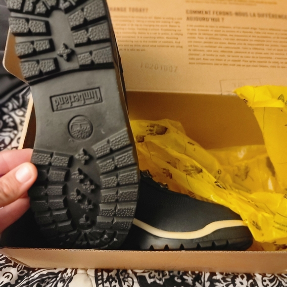 Brand new in the og box timberland boys shoes in a beautiful blue color - Picture 3 of 9